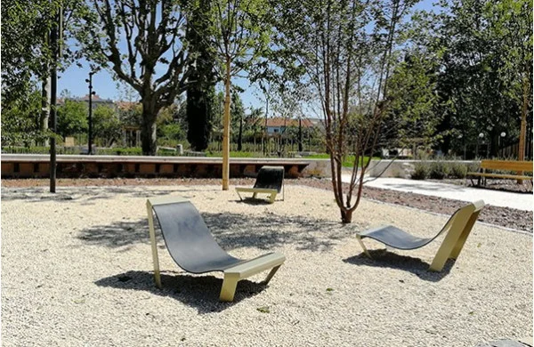 Nos fauteuils Rubber Chair au Parc Blandan de Lyon (69) Nos fauteuils Rubber Chair au Parc Blandan de Lyon (69)